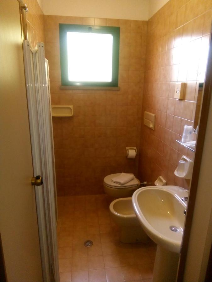 Hotel Valentino Pinarella Buitenkant foto