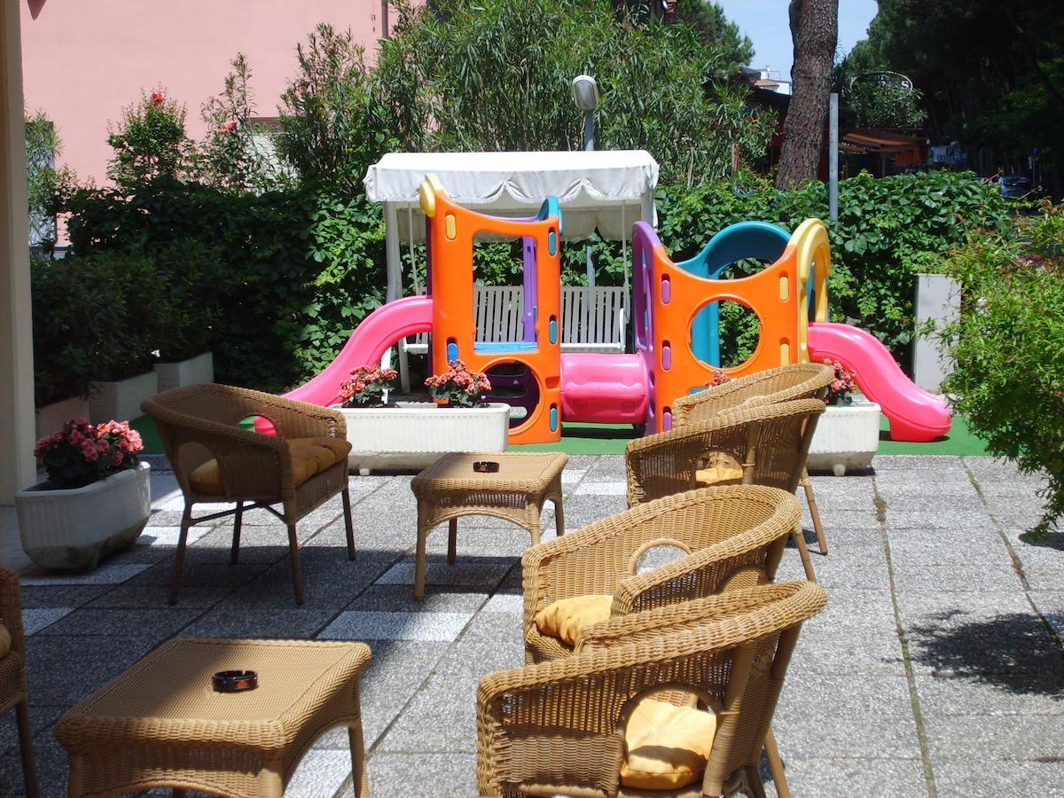 Hotel Valentino Pinarella Buitenkant foto