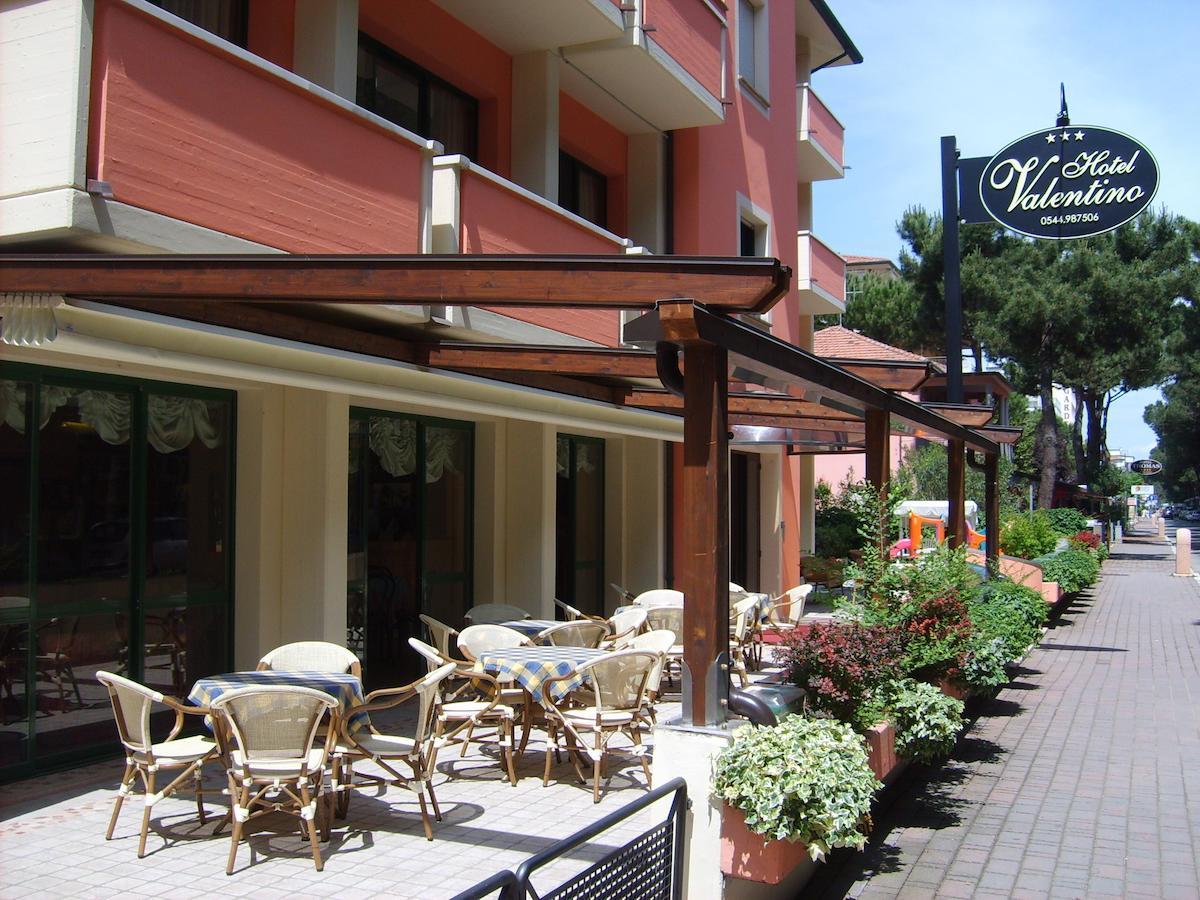 Hotel Valentino Pinarella Buitenkant foto