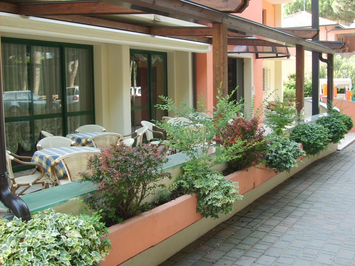 Hotel Valentino Pinarella Buitenkant foto
