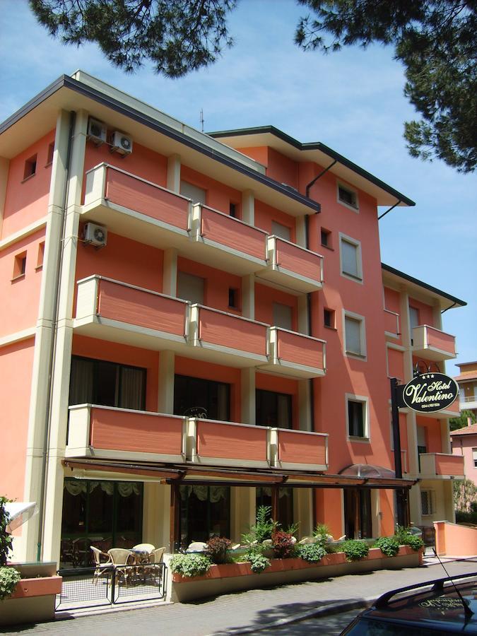 Hotel Valentino Pinarella Buitenkant foto